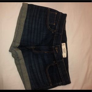 Super cute Abercrombie &Fitch denim Shorts